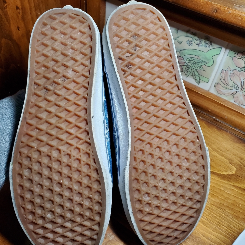 Vans - Picture 2 of 4